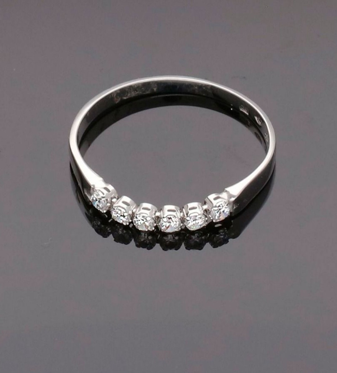 Media alianza de oro blanco de ley de 18 kilates con circonitas en joyeria online a los precios mas baratos de internet sin recortar