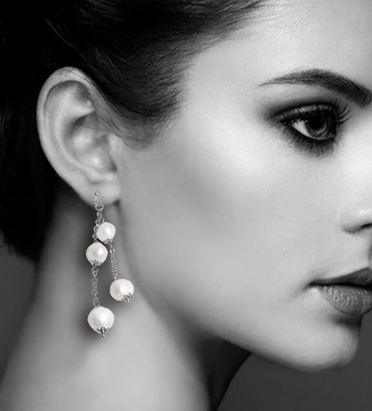pendientes de plata con perlas cultivadas foto modelo de mujer