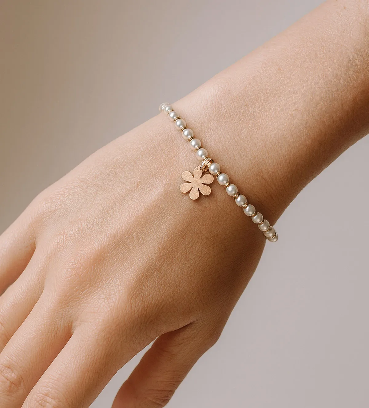 pulsera de plata chapada y perlas 200_ppu2620 toma modelo