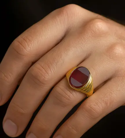 anillo-de-oro-sello-para-hombre-con-subi-sintetico-044_1101_10 modelo mano de hombre