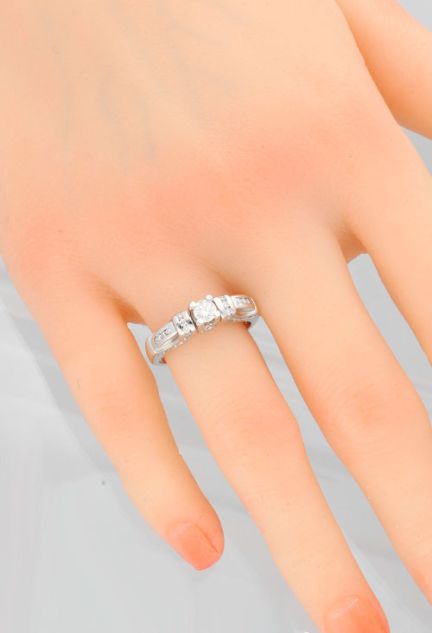 Anillo de compromiso oro blanco y diamantes 139_54930101-B-101662