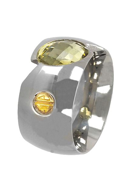 anillo de acero con olivina y detalle de oro amarillo 18 kilates precio especial muy barato joyeria online foto lateral con logo 142_0545-1_01