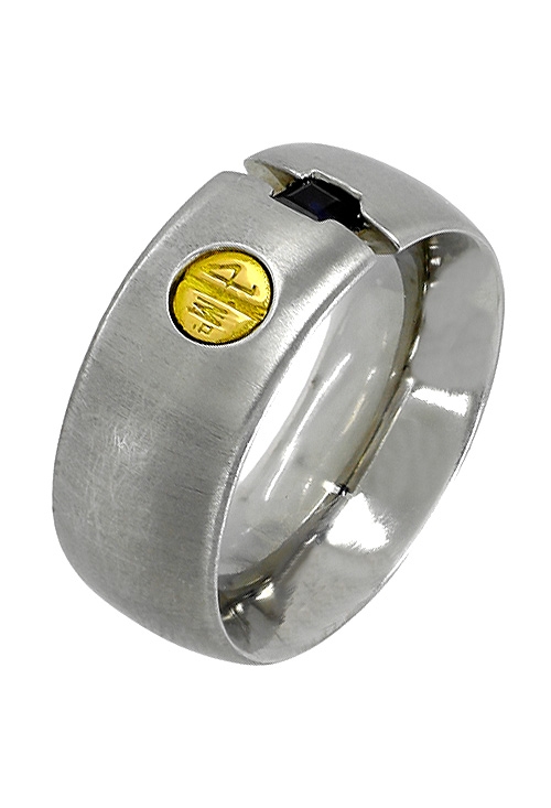 anillo de acero y oro 18 ktes con zafiro talla princesa engaste tension foto lateral 142_0381-1_01