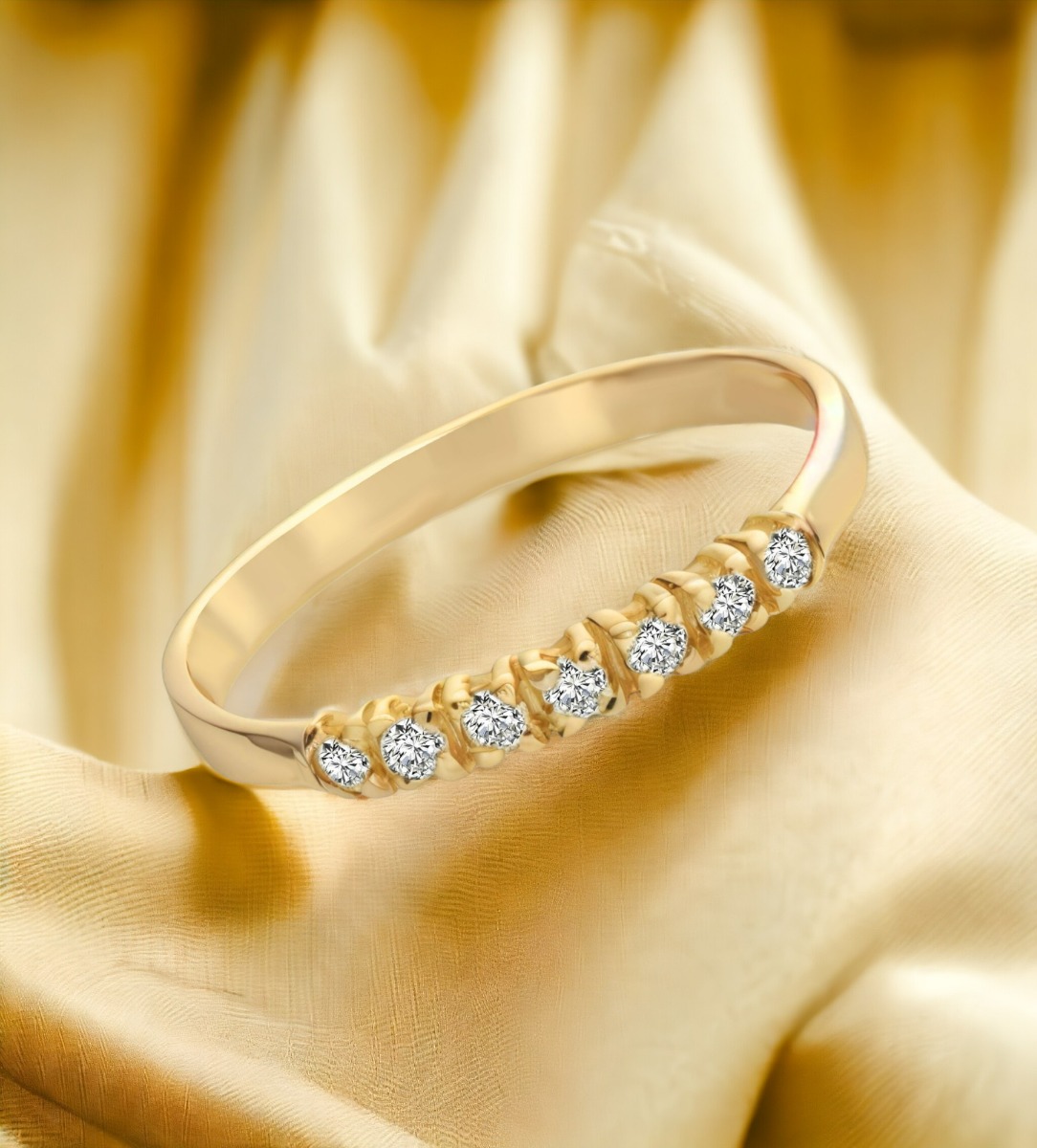 anillo media alianza oro amarillo y circonitas toma redes sociales