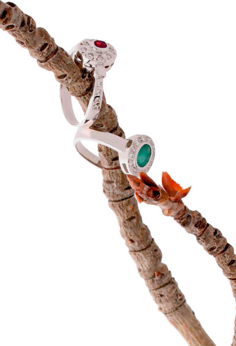 aniillo oro blanco con brillantes y rubi fino toma frontal toma redes sociales