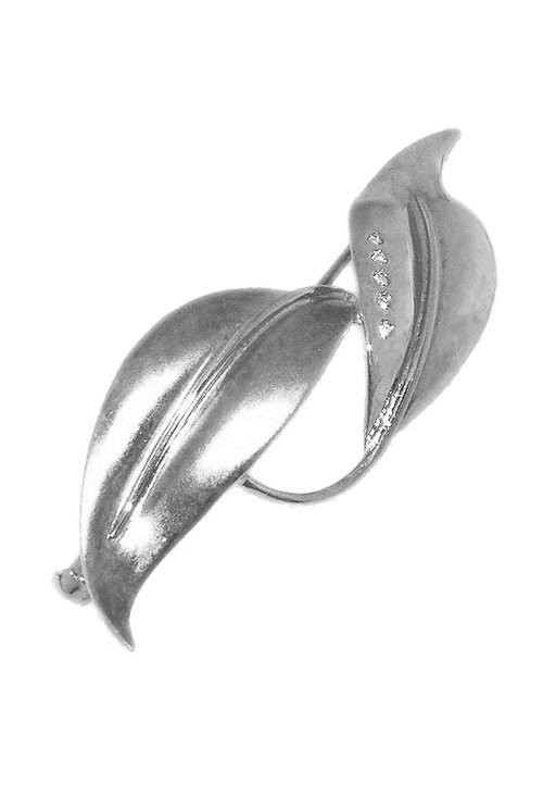 broche-solapa-oro-blanco-y-diamantes-2-hojas-enlazadas-192_z7007-OB