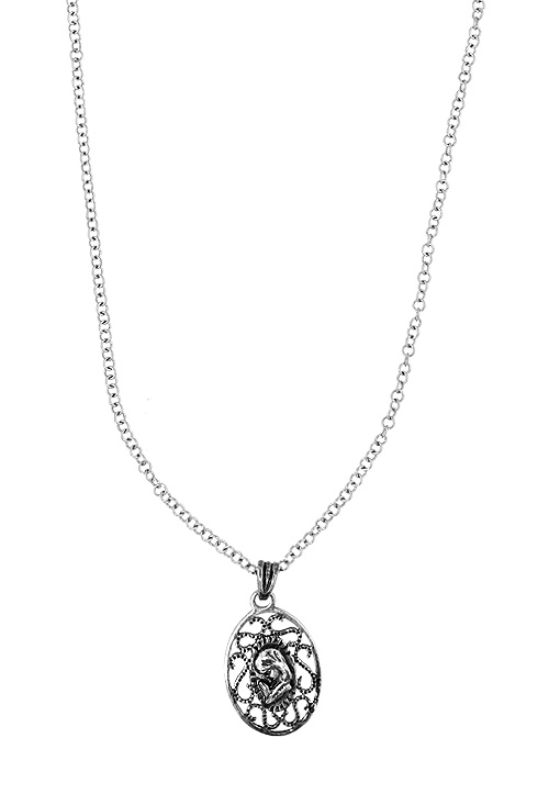 cadena y medalla de plata Virgrn nina foto frontal 200_1460