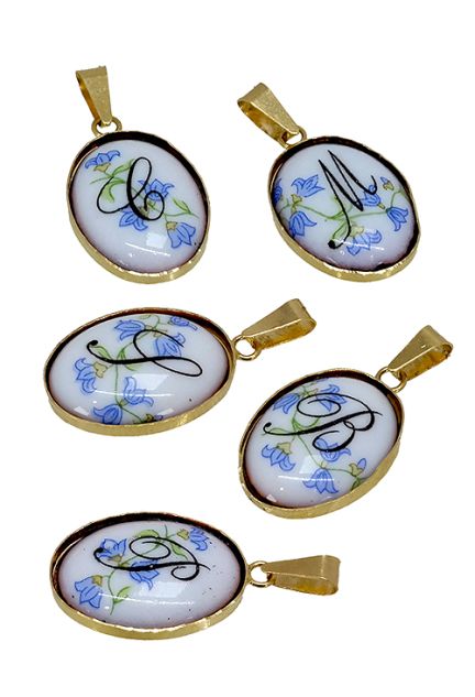 Colgante de oro y porcelana inicial T - foto 3 - rfcia.002_8463T