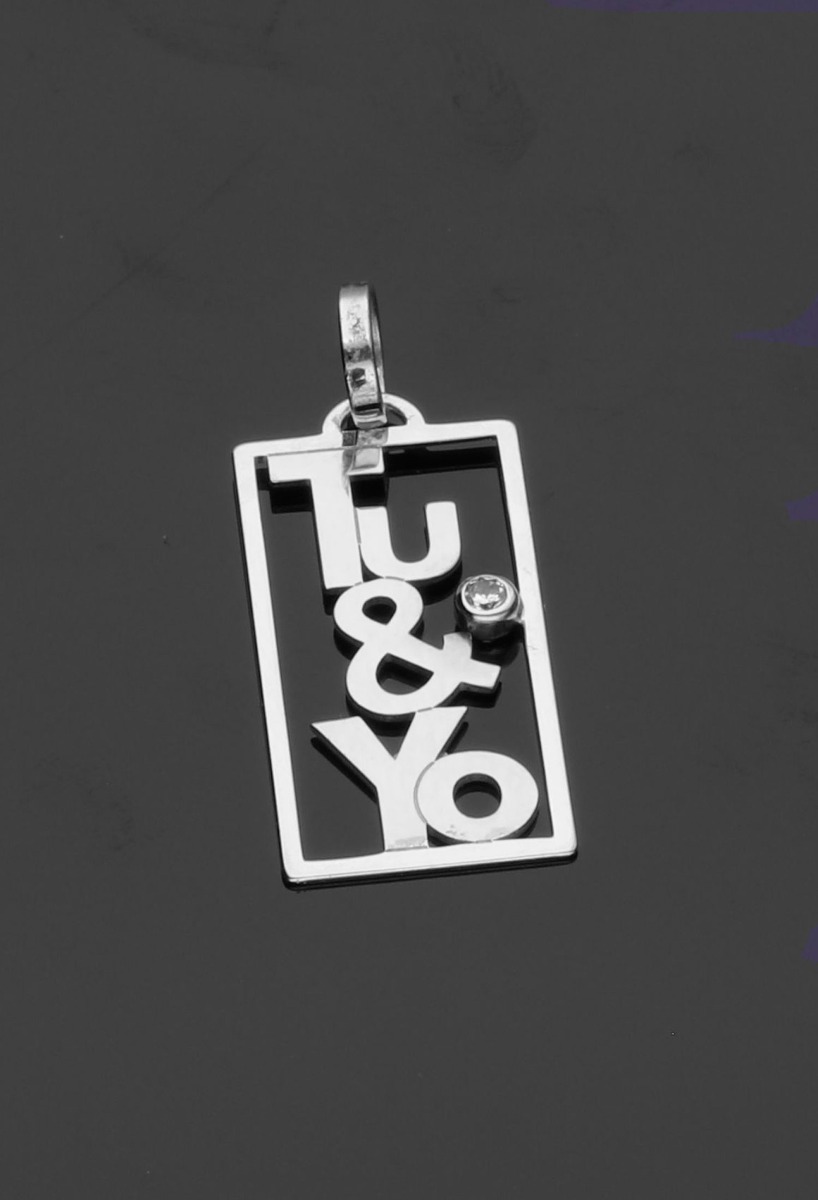 colgante enamorados tu y yo oro blanco 18 kilates con circonita fotografia para web el rubi joyeros vista sin recortar sobre base negra