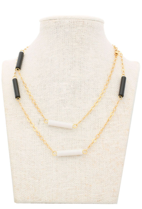 collar oro amarillo 18 kilates con agatas blancas y negras vista expositor 007_11884-BO_03
