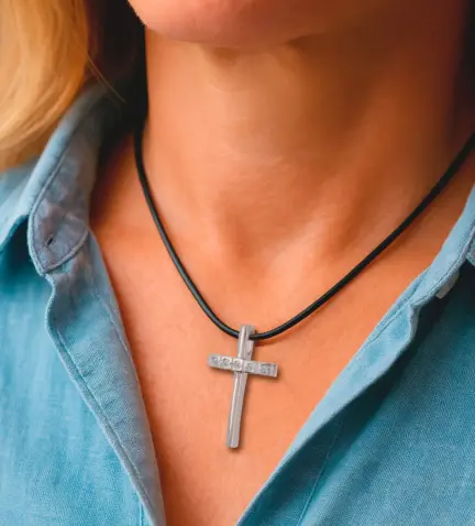 cruz-de-oro-blanco-con-5-brillantes-192-z1525 modelo