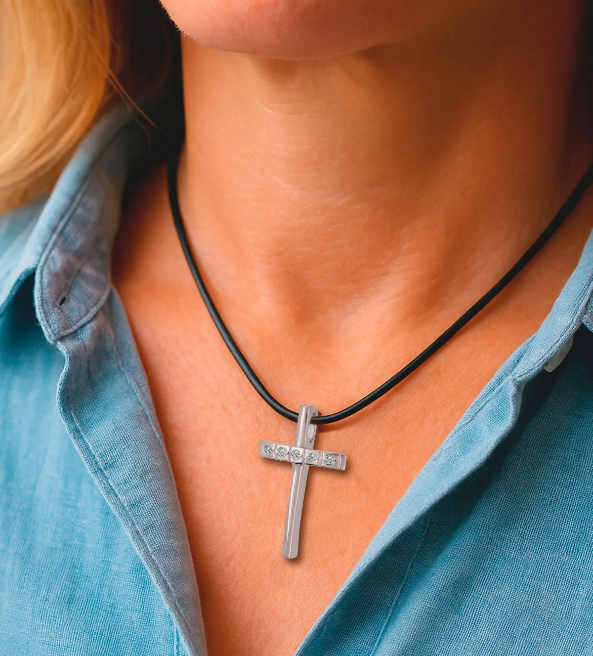 cruz-de-oro-blanco-con-5-brillantes-192-z1525 modelo