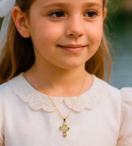 cruz-de-oro-con-circonitas-146_C126 modelo