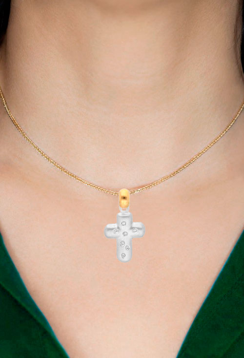 cruz oro bicolor 18 kilates con diamantes foto para web toma modelo 044_2906_03