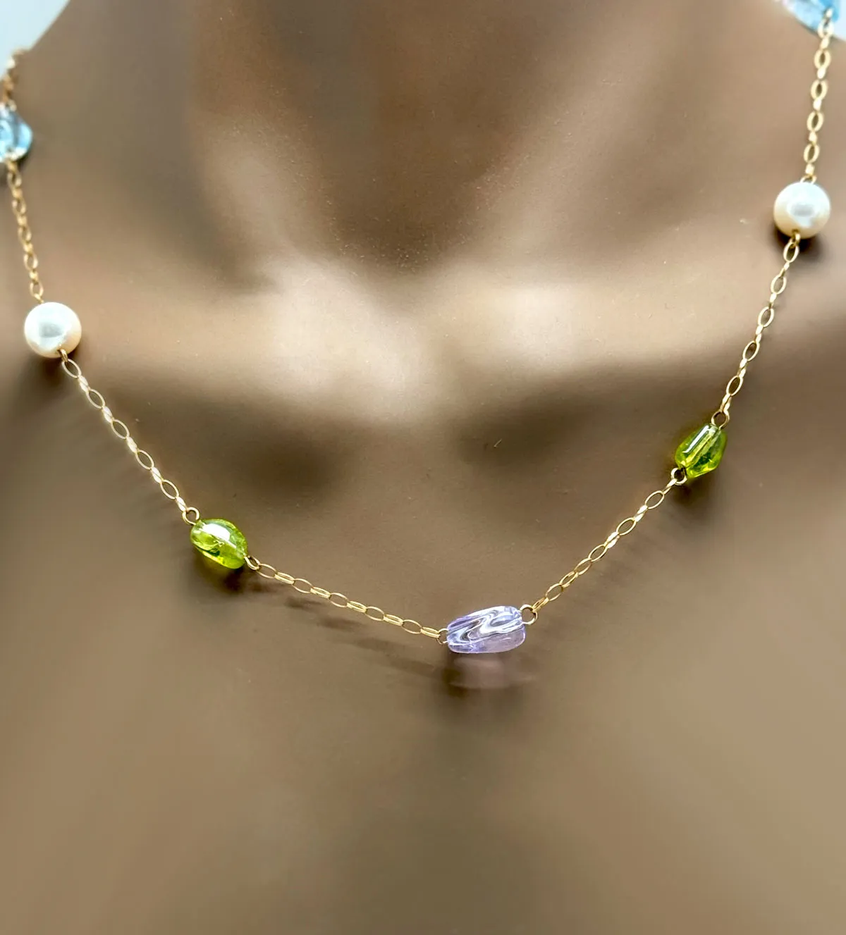 gargantilla de oro 18k con cuarzos de colores 007_13427_00 peto mujer sin retoque fotografico