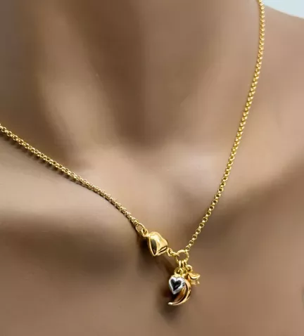 gargantilla de oro motivo trilogia cosmica vista maniqui