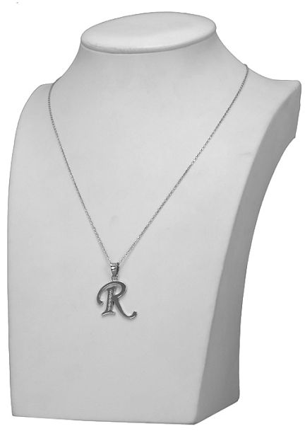 gargantilla de plata cadena forzada inicial R vista expositor 022_CON77007-R_01