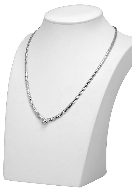 gargantilla oro blanco con diamante vista en peto 083_cobradg050_02