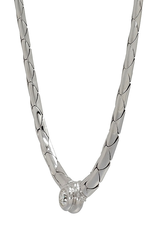 gargantilla oro blanco con diamante vista oblicua 083_083_cobradg050