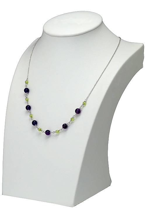 gargantilla plata con olivinas y amatistas en expositor 079_CN-EP5-390101_02