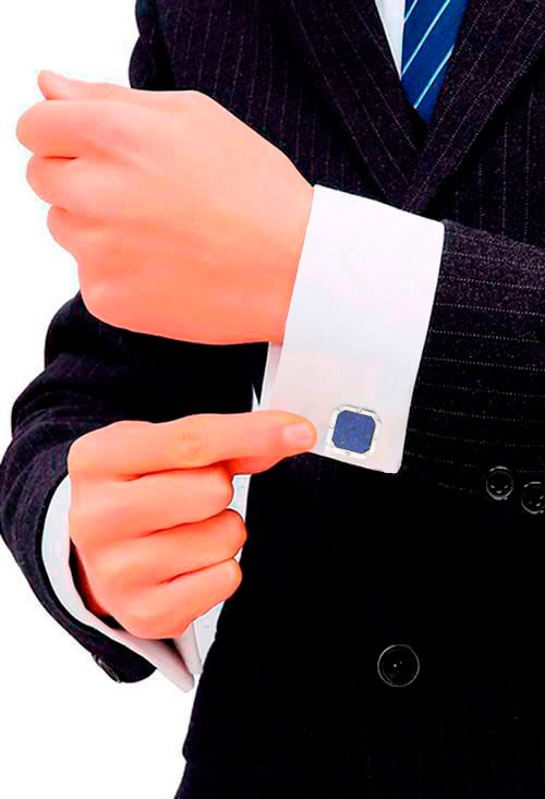 gemelos de oro blanco con lapislazuli vista montaje en modelo