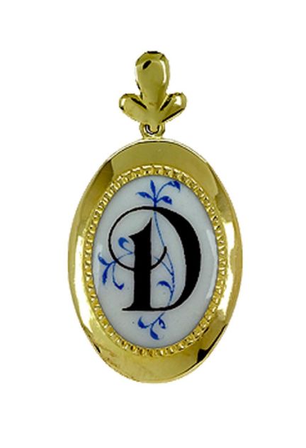 inicial-D-ceramica-pintada-y-oro-amarillo-18-ktes-vista-frontal-037_7000-D