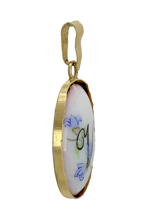 vista de lado Colgante de oro, inicial E de porcelana - foto 04 - rfcia 002_8463E