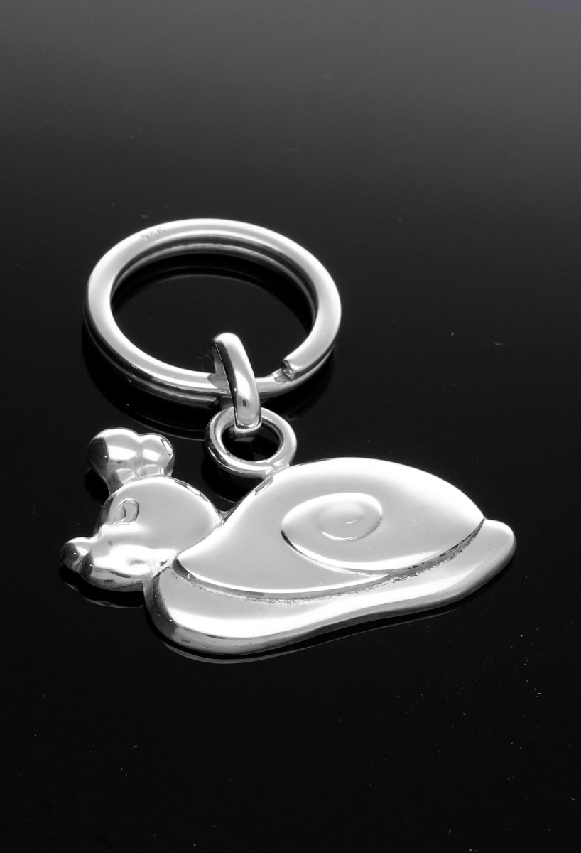 llavero de plata caracol toma sin recortar sobre fondo negro para web el rubi joyeros