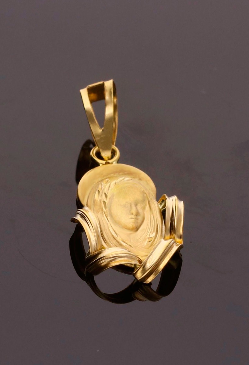 medalla oro 18 kilates virgen niña precio barato joyeria online especial primera comunion toma sobre fondo negro