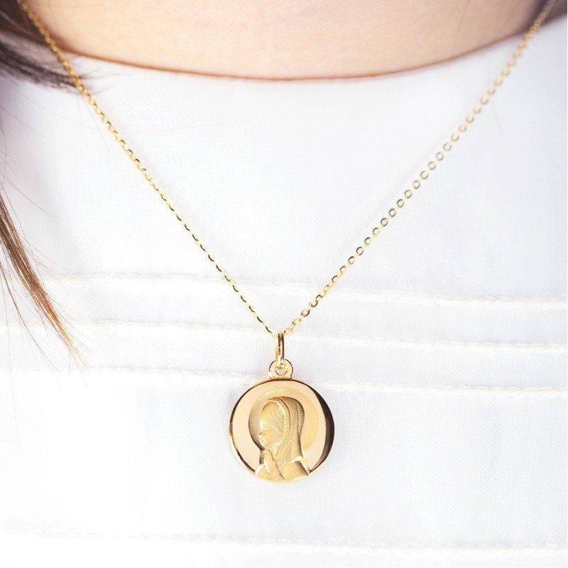 medalla religiosa oro amarillo 18 ktes virgen niña vista modelo 045_1072104_01