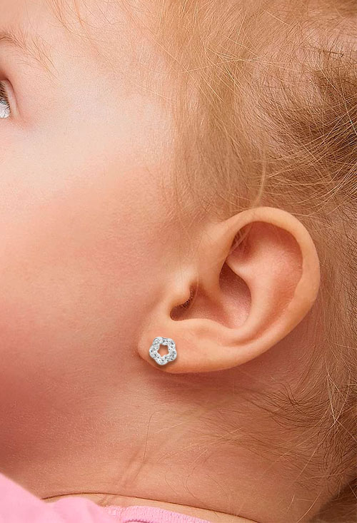 pendientes bebe oro 18 ktes con cristales incrustados en resina forma de flor foto para web el rubi joyeros toma en modelo