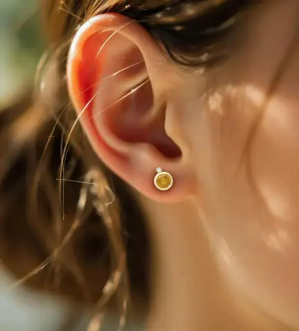 pendientes-de-oro-18k-con-citrino-y-brillante-038_LO-013-13MY1 modelo mujer