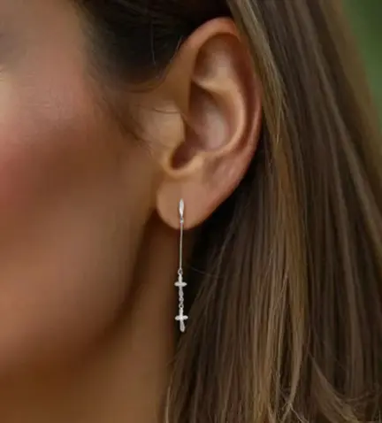 pendientes de oro blanco 18k con cruces 100_C1027_10 modelo mujer