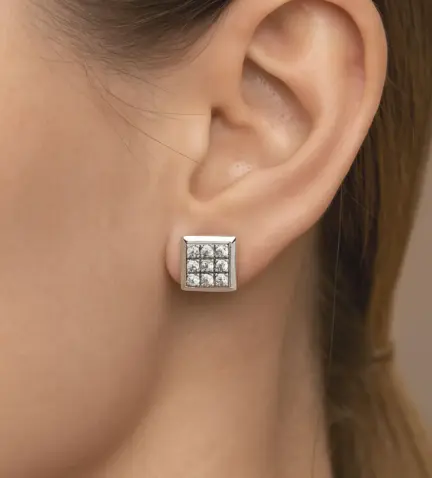 pendientes-de-oro-blanco-con-diamantes-naturales-talla-brillante-192_Z1242-OB modelo mujer