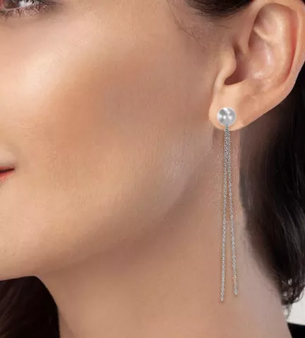 pendientes de oro baile blanco foto con modelo