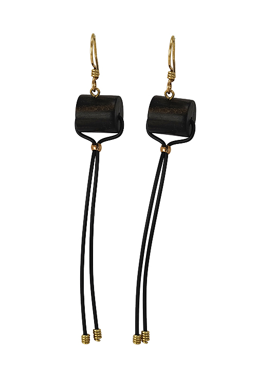 Pendientes para chica, largos, oro amarillo, madera ebano y caucho - foto 3 - rfcia.002_51612-P