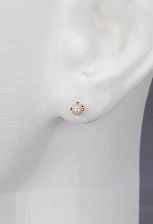 Pendientes de niña en oro de ley de perla de 4 milimetros con engaste de 4 garras y sistema de tuerca en joyeria online al precio mas barato de internet peto