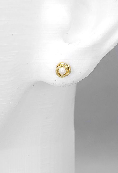 pendientes de oro amarillo 18 kilates y perla cultivada vista maniqui precio barato joyeria online234_1180_02