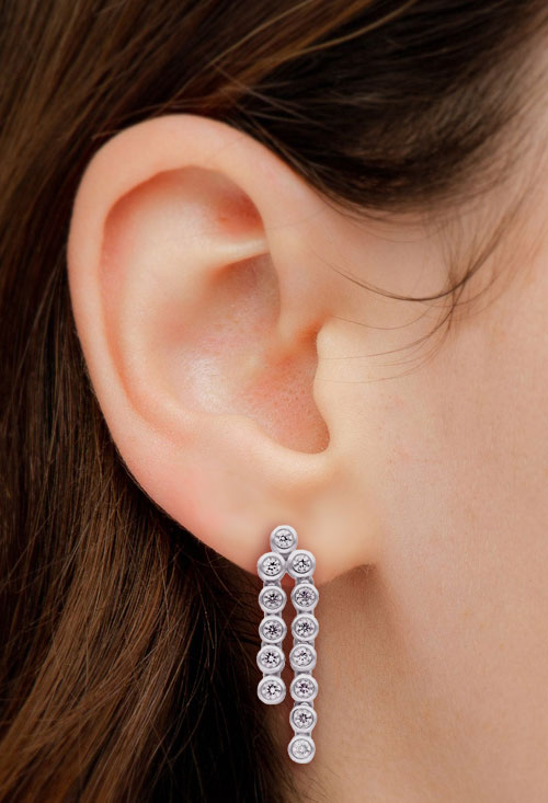 pendientes largos oro blanco 18 kilates y circonitas fotografia para web el rubi joyeros toma modelo