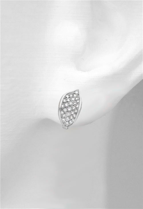 pendientes oro blanco 18 kilates con diamantes diseño forma de hoja precio especial barato en joyeria online foto maniqui