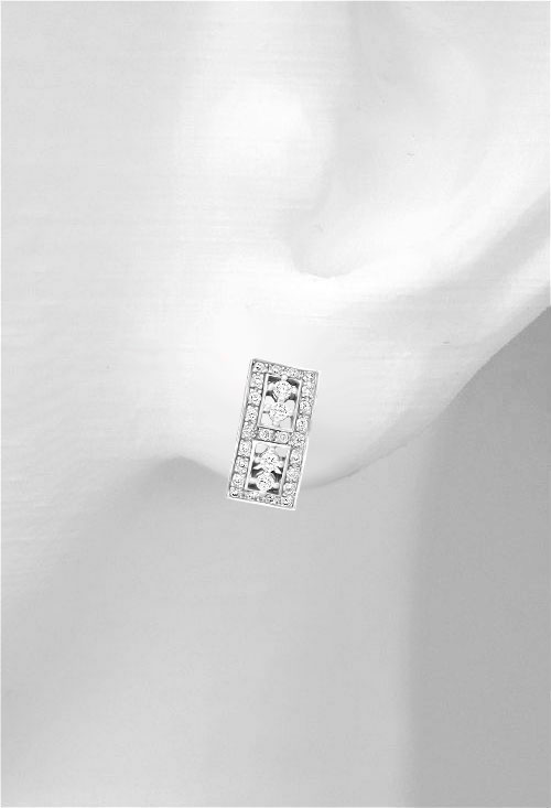 pendientes oro blanco 18 kilates con diamantes fotografia expositor oreja 210_1164