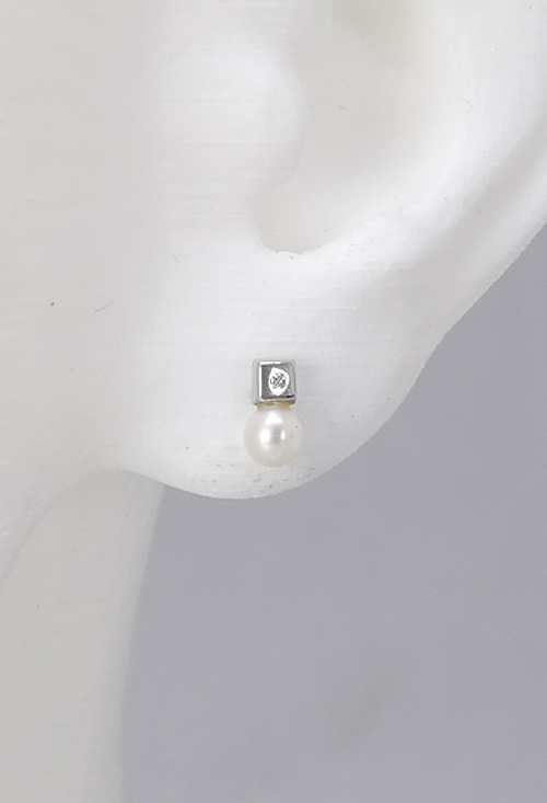 pendientes oro blanco 18 kilates perla cultivada y motivo con diamante ideales para recien nacida foto modelo oreja 095_463372-CU-P-B_02