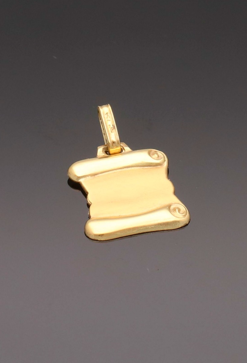 chapa oro amarillo tipo pergamino foto para web toma fondo negro