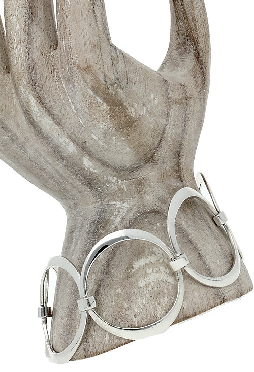 pulsera de plata eslabones circulares vista en modelo 200_CL10158-1_02