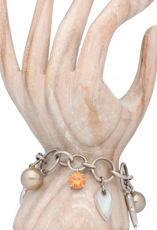 pulsera de plata marca tisento a precio de ocasion vista expositor mano madera 198_2423PC_03