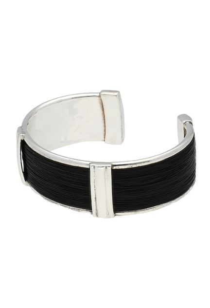 pulsera de plata y pelos de jirafa para hombre vista tumbada 083_ROMAN012-C_01