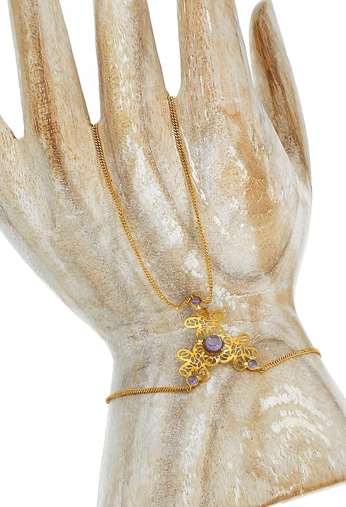 pulsera romana cadena fina eslabones baebados motivo con amatistas y flores caladas foto en maniqui 140_PD-8.079_02