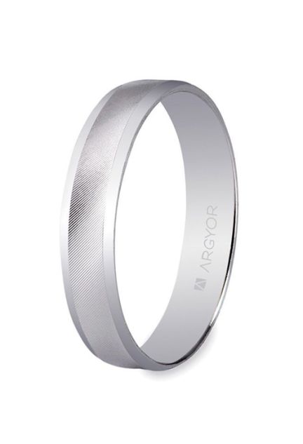 Alianza en oro blanco 18K media caña banda central diagonales, 4mm. Argyor 5B40308