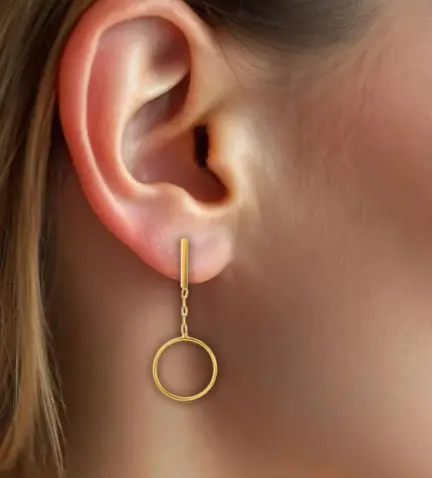 pendientes de oro largos circulo 030_NO-61_M modelo mujer