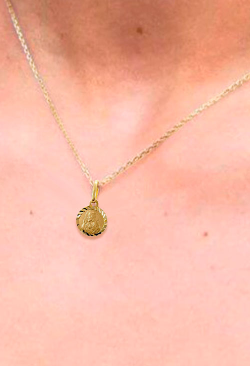 medalla lenteja sagrado corazon oro 18k vista modelo